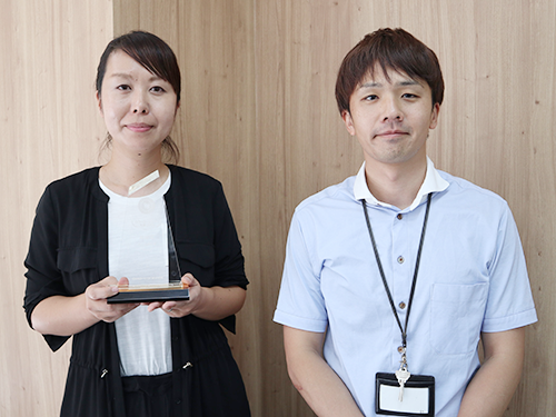 経営企画部の東向泊瀬氏（写真左）と左今克憲社長
